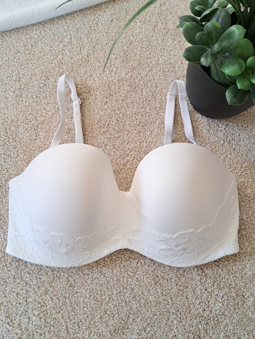 Victoria's Secret Bra White 36D Convertible Strapless Lace Feminine Lingerie